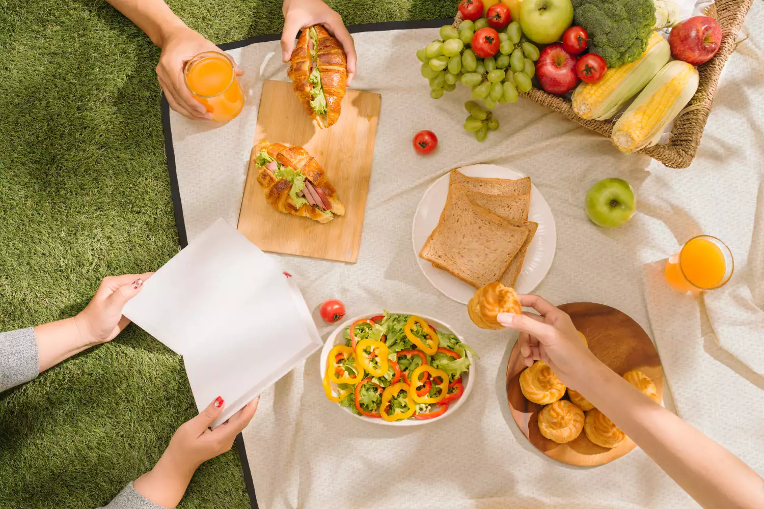 picnic blanket with waterproof backing