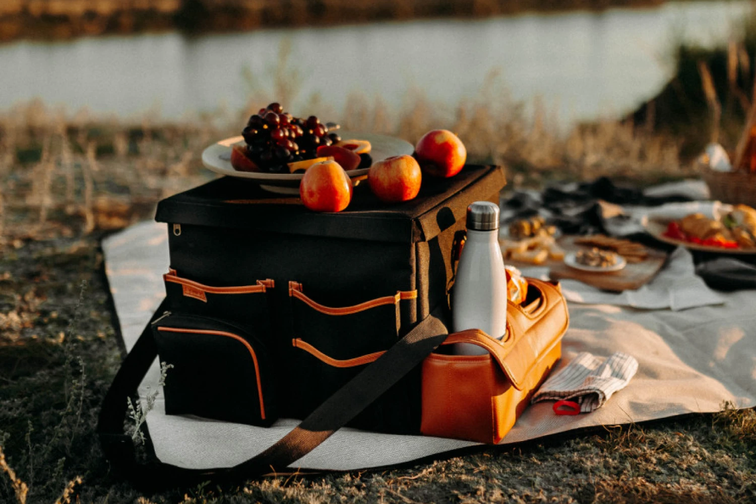 picnic blanket with waterproof backing